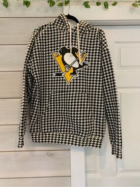 Rinky Apparel Pittsburgh Penguins black white houndstooth hoodie L/XL nearly new